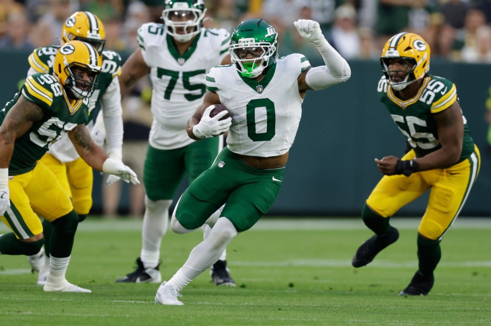 Braelon Allen of the New York Jets running with the football.