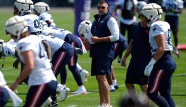 Mike Vrabel steps into stop Patriots training camp fight — again