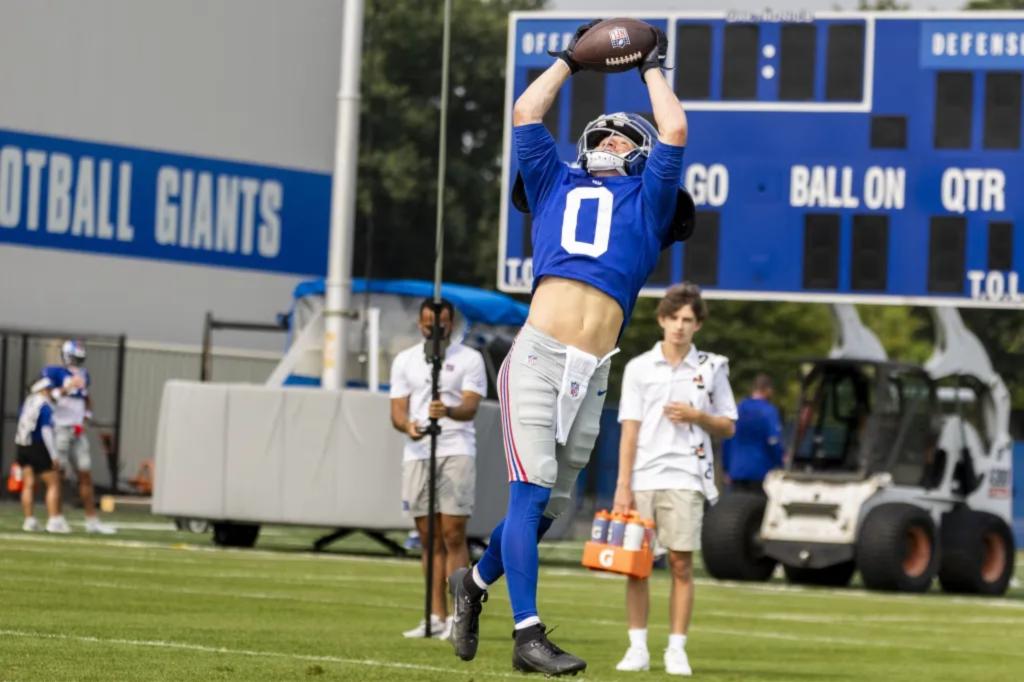 Jameis Winston connects with Gunner Olszewski for Giants TD