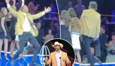 Jared Allen tears pants while doing sack celebration at Hall of Fame induction