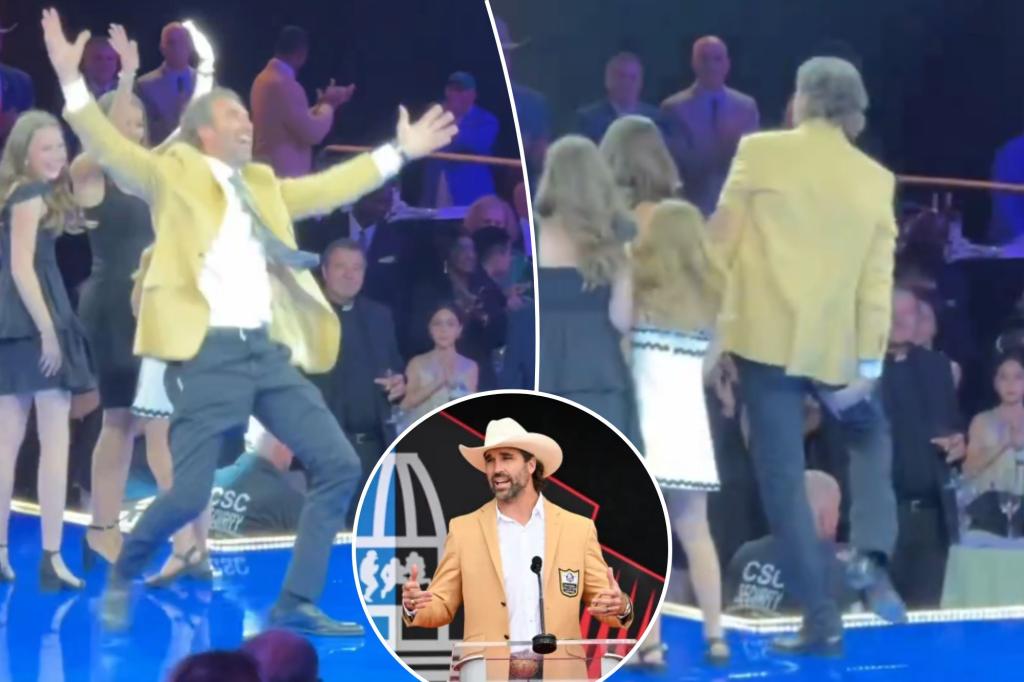 Jared Allen tears pants while doing sack celebration at Hall of Fame induction
