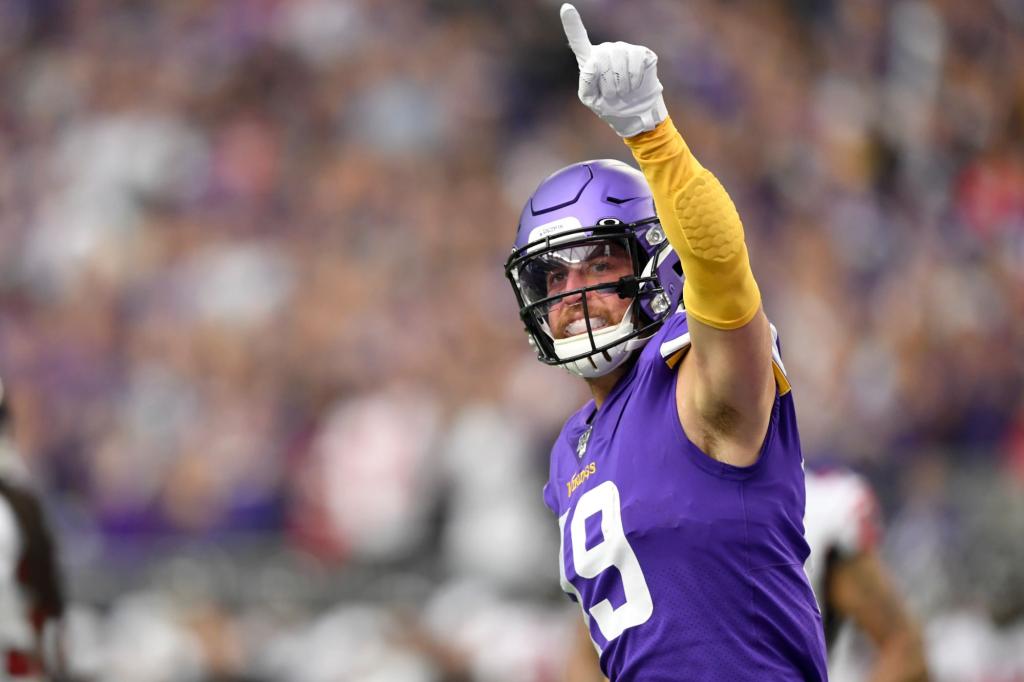 Adam Thielen took $2 million pay cut to rejoin Vikings