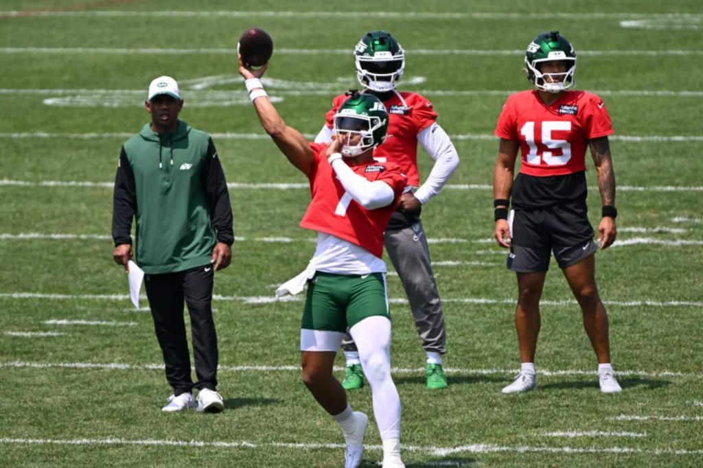 Justin Fields' perfect start evaporates into forgettable Jets camp day