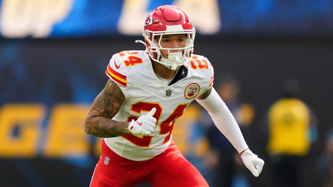 Chiefs trading WR Skyy Moore to 49ers in late-round pick swap