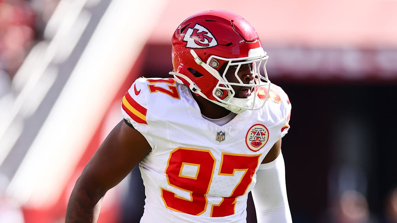 Chiefs Place DE Felix Anudike-Uzomah on IR Among Other Roster Moves