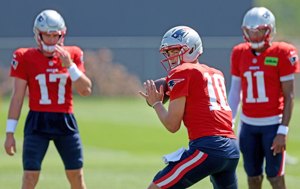 How Patriots rookie quarterback steals reps in practice to prepare for preseason