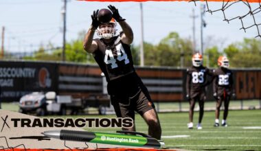 Browns sign TE Mitch Van Vooren and RB Trayveon Williams