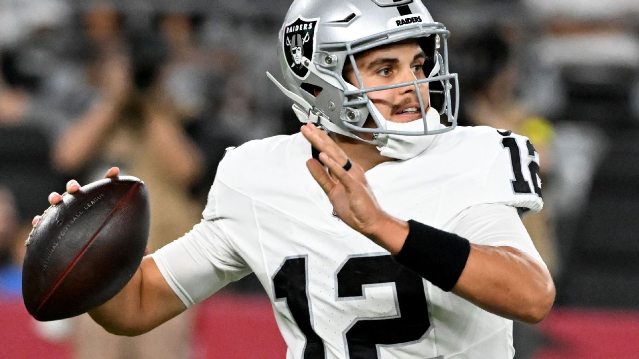 Las Vegas Raiders QB Aidan O'Connell exits with wrist injury