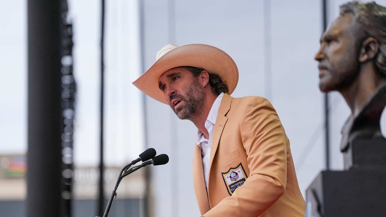 Jared Allen thanks Panthers during his Hall of Fame induction speech