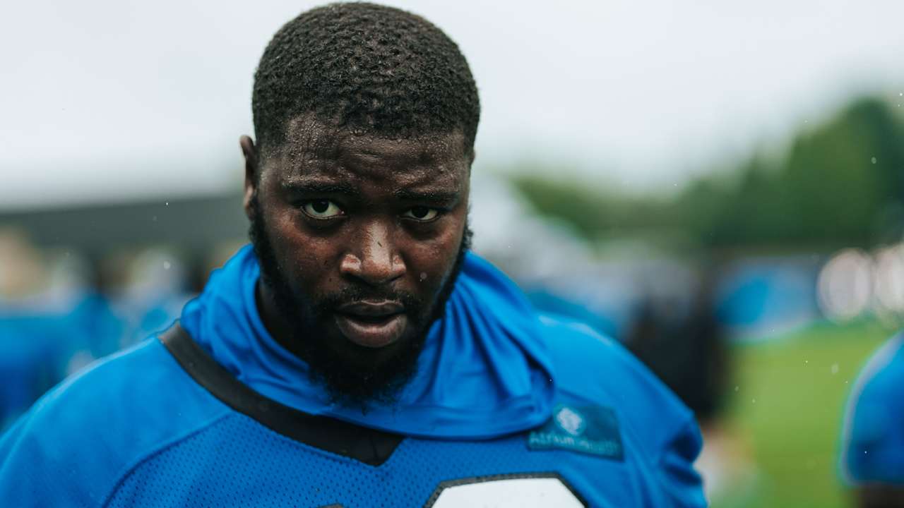 Offensive line depth tested again with injury to starter Damien Lewis