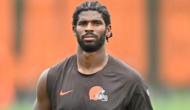 Browns QB Shedeur Sanders remained focused on rookie season during father's cancer battle