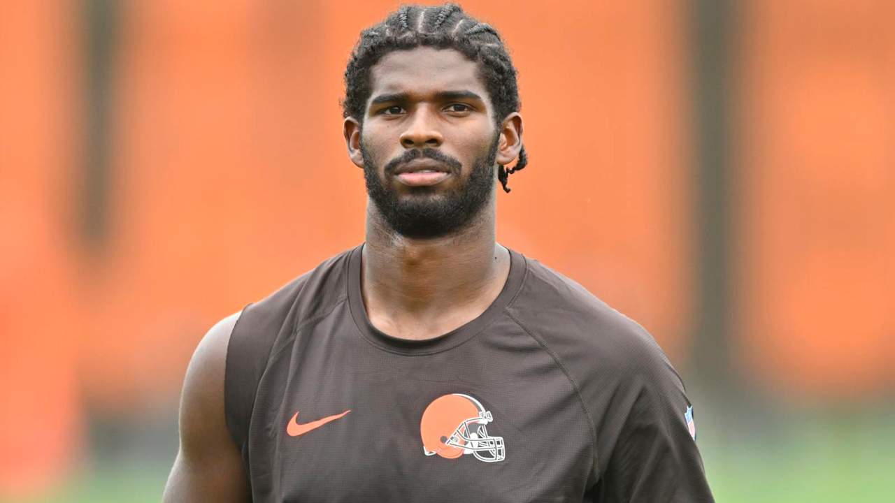 Browns QB Shedeur Sanders remained focused on rookie season during father's cancer battle