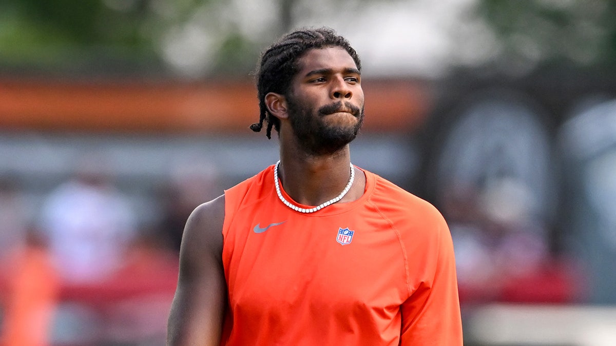 Shedeur Sanders looks out on practice field