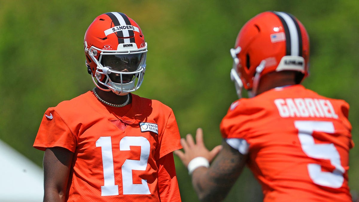 Shedeur Sanders works out