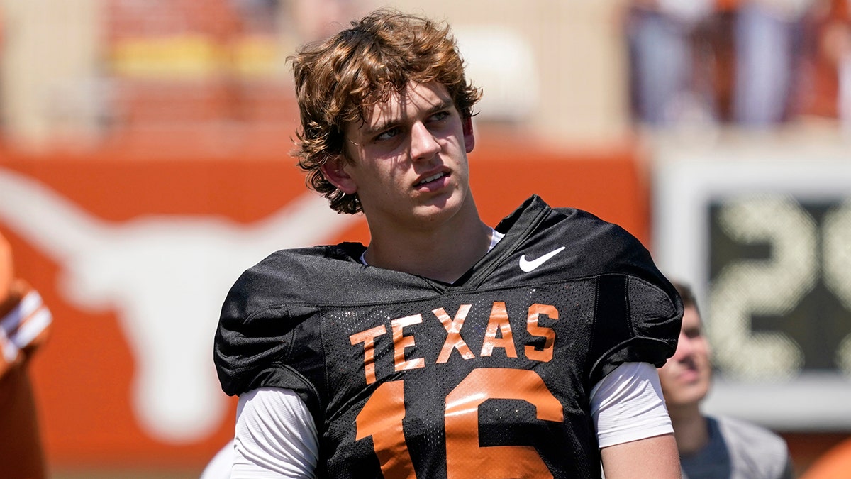 Arch Manning in 2023 spring game