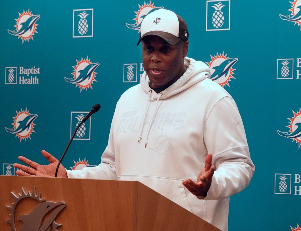 Dolphins claim ex-Indianapolis CB off waivers