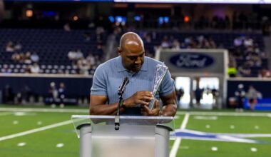 Darren Woodson receives annual Tom Landry Award