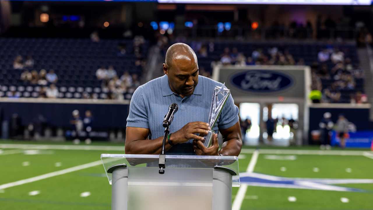 Darren Woodson receives annual Tom Landry Award