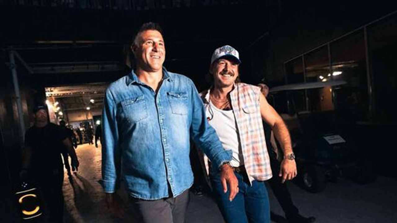 Mike Vrabel, Rob Gronkowski help welcome Morgan Wallen to debut shows at Gillette Stadium