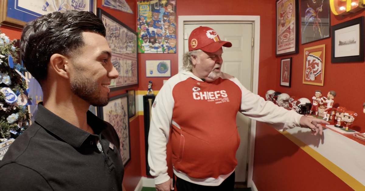 Kansas City Chiefs prepare to take the field, fans prepare off the field