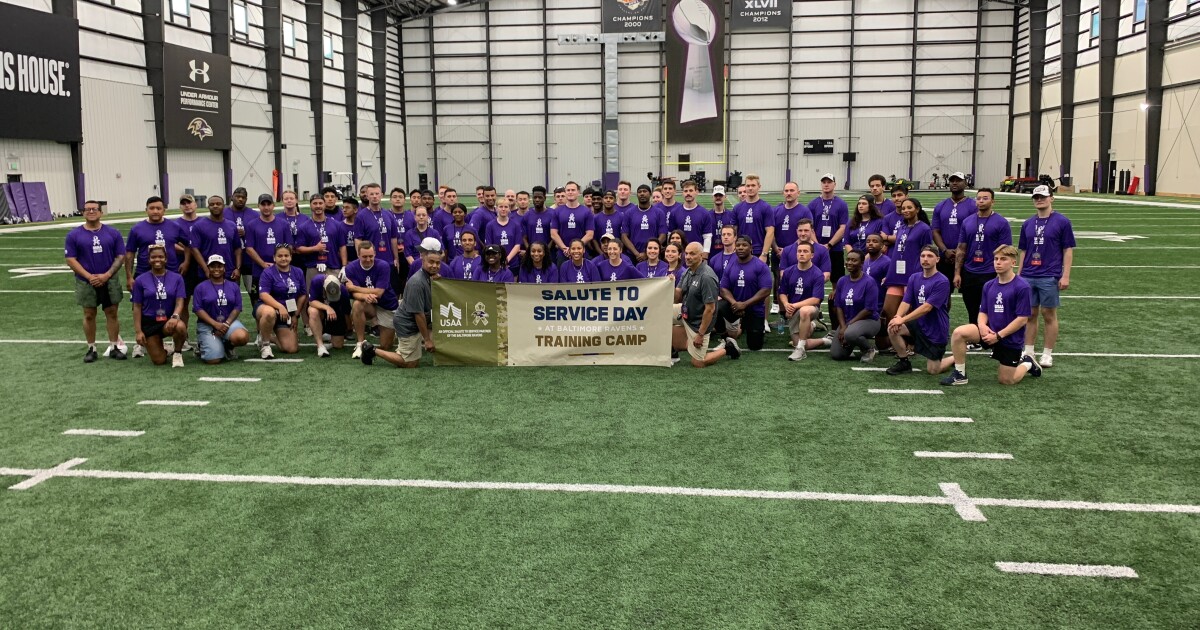 Service members train like NFL pros at first-ever USAA Salute to Service camp