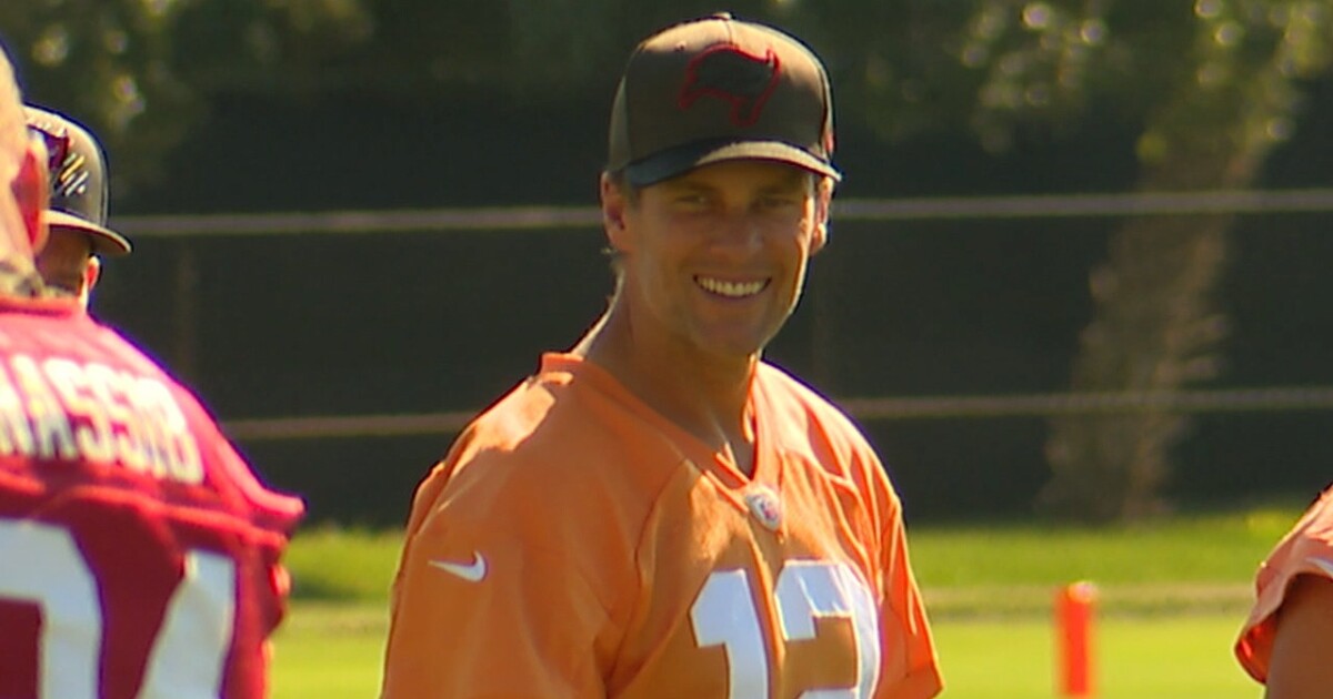 Bronze statue of Tom Brady unveiling before Patriots' exhibition opener
