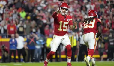 Patrick Mahomes throws for 331 yards, Derek Carr hurt as Chiefs shut down Saints for 26-13 victory