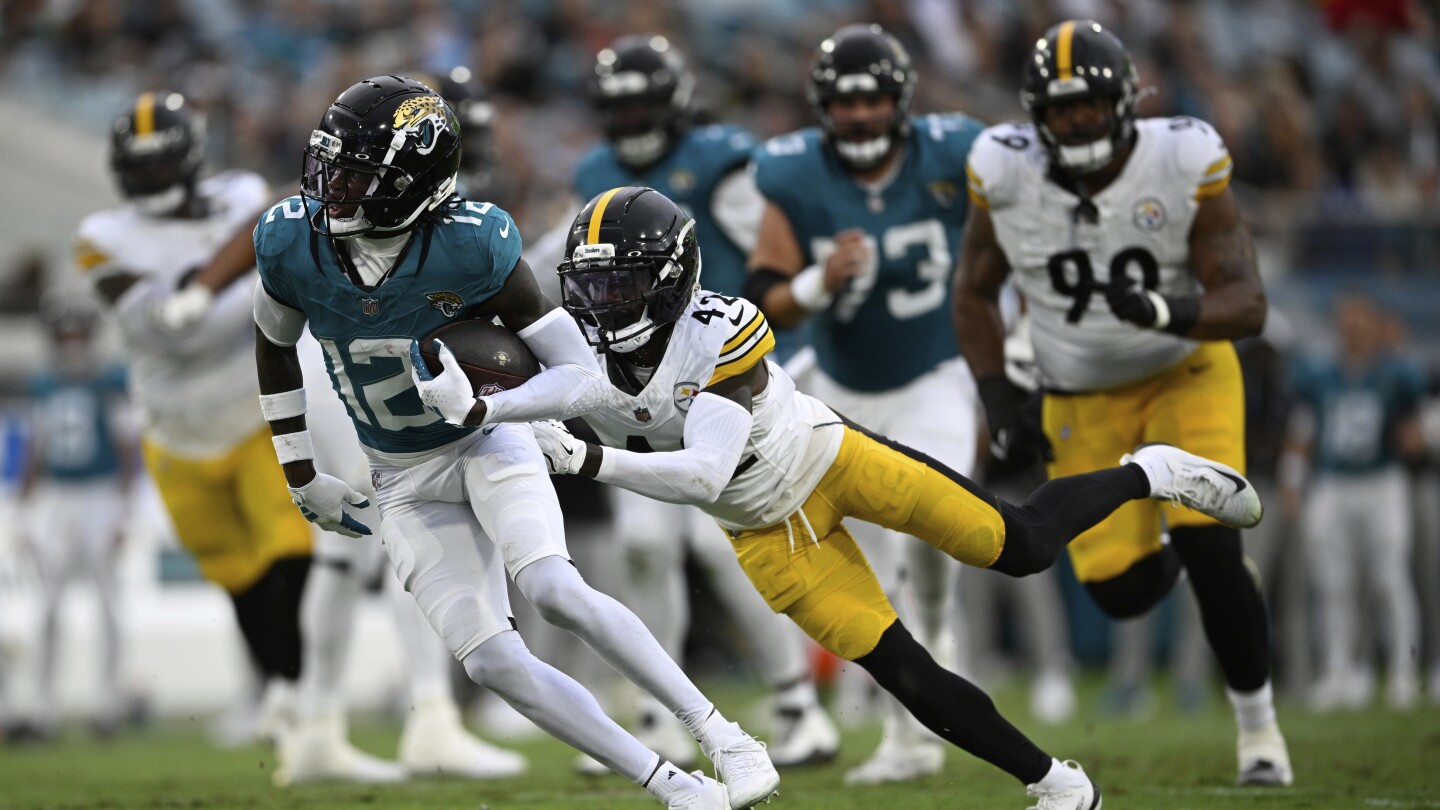 Jaguars star Travis Hunter plays both ways in relatively quiet pro debut