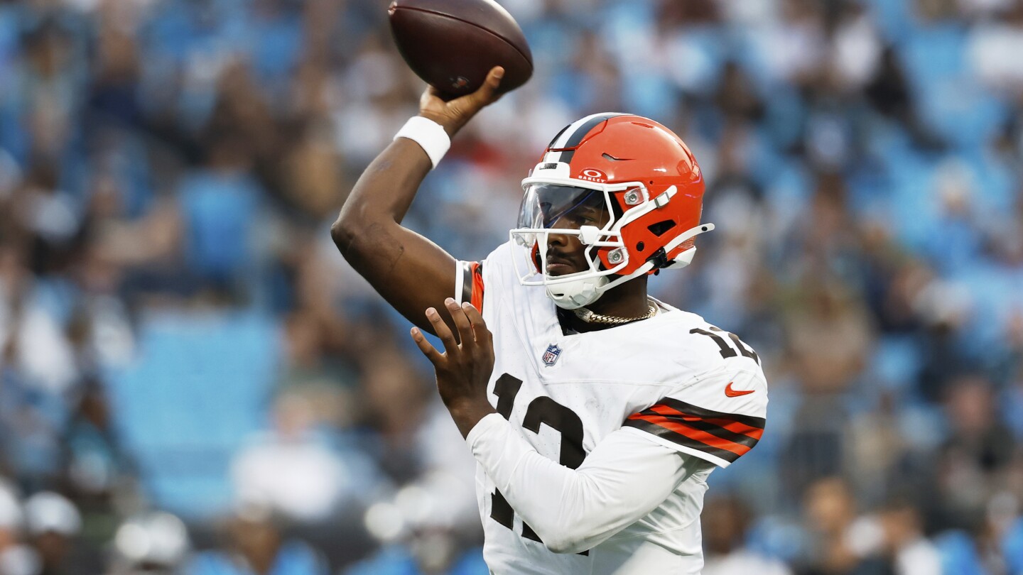 Shedeur Sanders throws 2 TDs in first half of NFL preseason debut against Panthers
