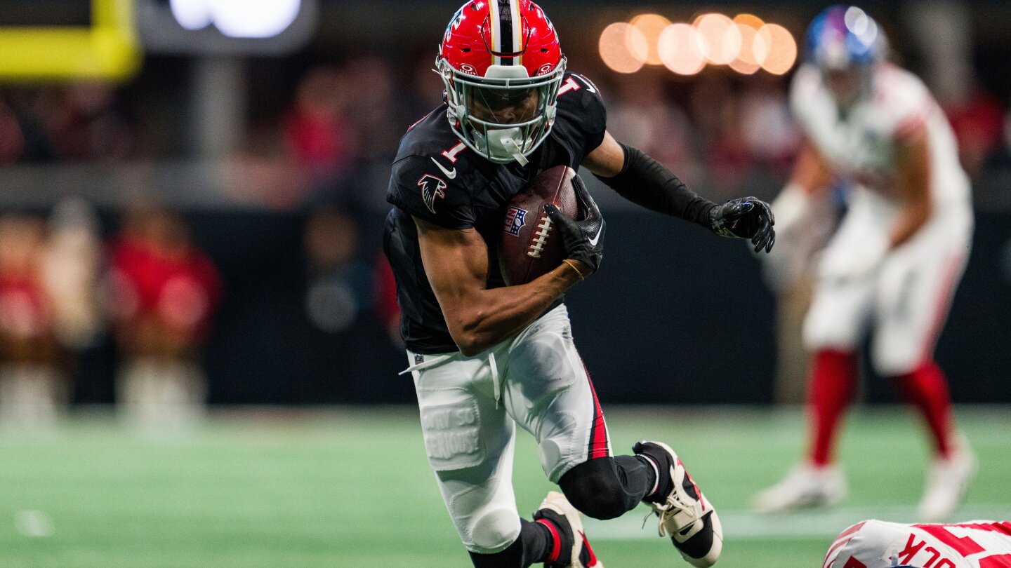 Falcons WR Darnell Mooney to miss time with shoulder injury
