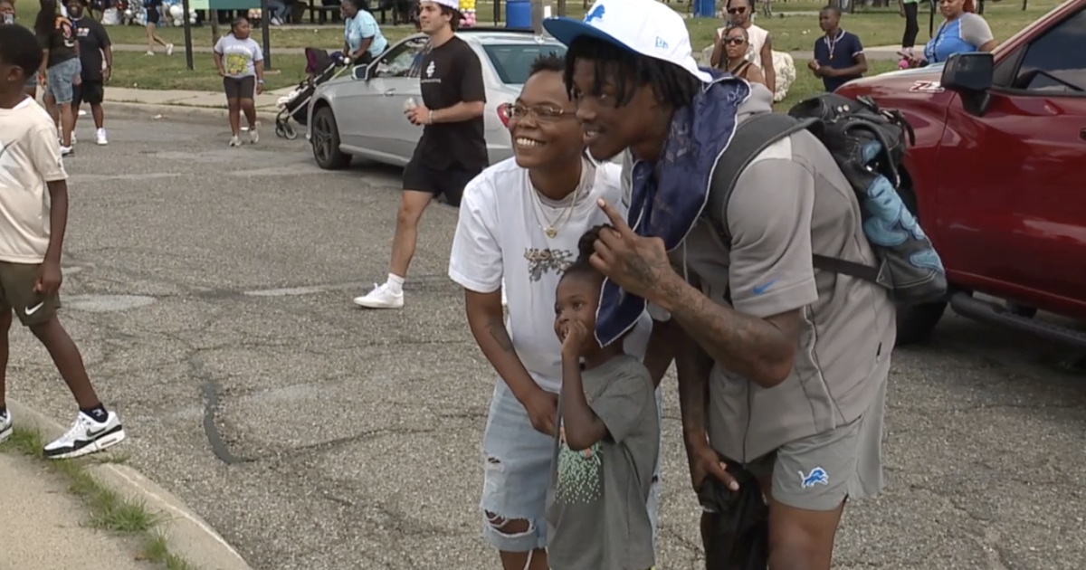 Detroit Lions WR Jameson Williams gives away backpacks before school starts