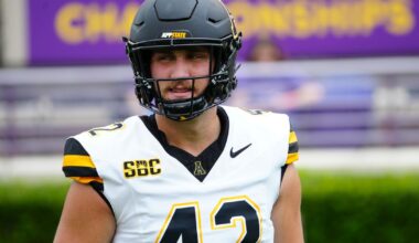 Eagles sign another long snapper