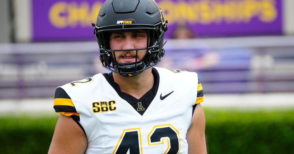 Eagles sign another long snapper