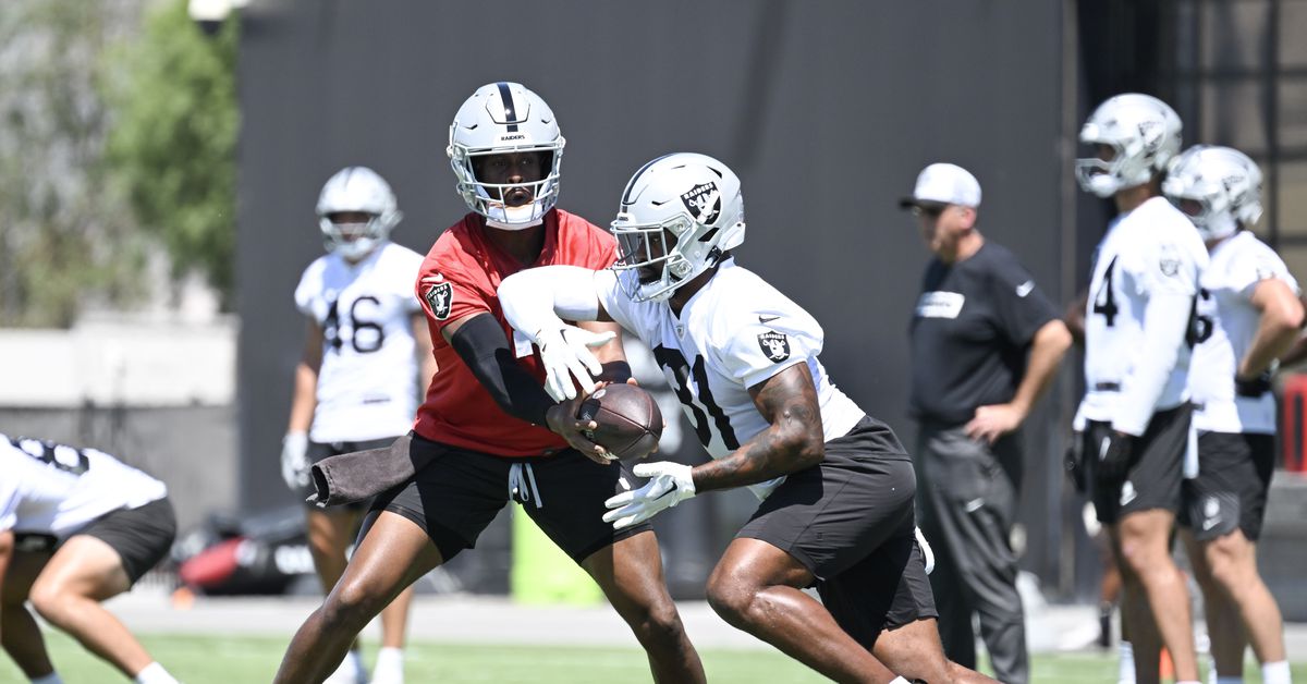Raiders training camp: Experience from older vital for young roster