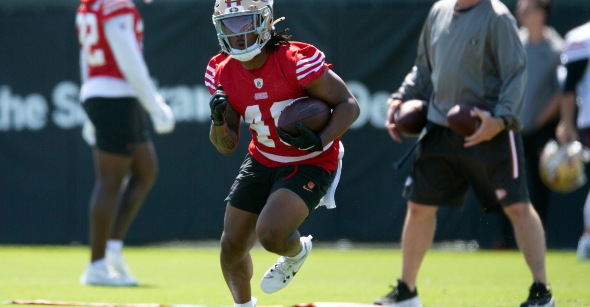 49ers waive Corey Kiner; sign former Browns starter Michael Dunn