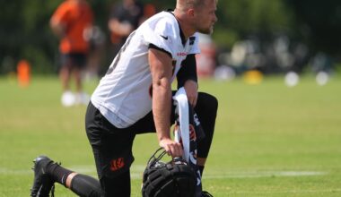 Mike Gesicki Injury: Bengals TE appears to tweak hamstring at open practice