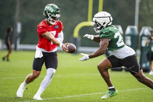 Aaron Glenn will play Justin Fields and the Jets' starters in the preseason opener against Packers