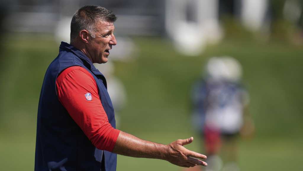 Patriots' Vrabel bloodied after breaking up training camp scuffle