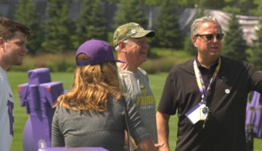 Gov. Walz stops by Vikings training camp in Eagan