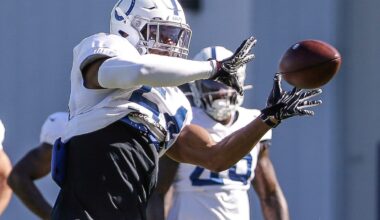 Colts bring back experienced insurance at LB