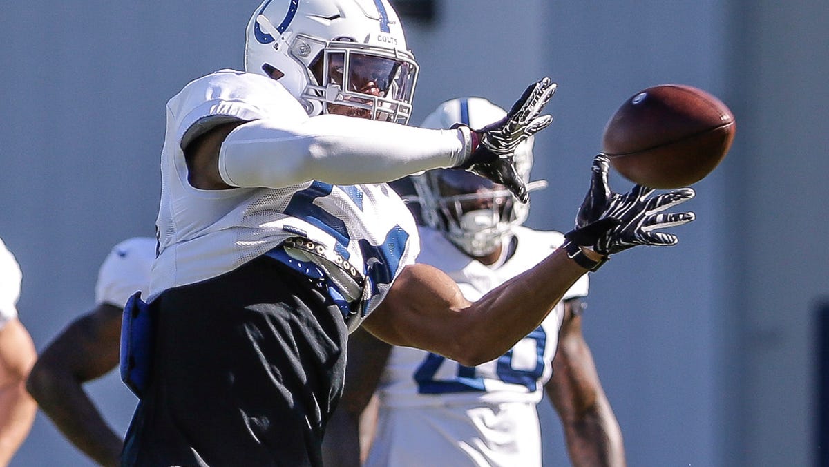 Colts bring back experienced insurance at LB