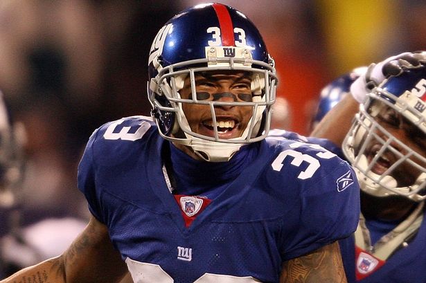 Jason Bell #33, Chris Claiborne #52 and Derrick Ward #34 of the New York Giants celebrate on the field against the Chicago Bear at Giants Stadium on November 12, 2006 in East Rutherford, New Jersey. 