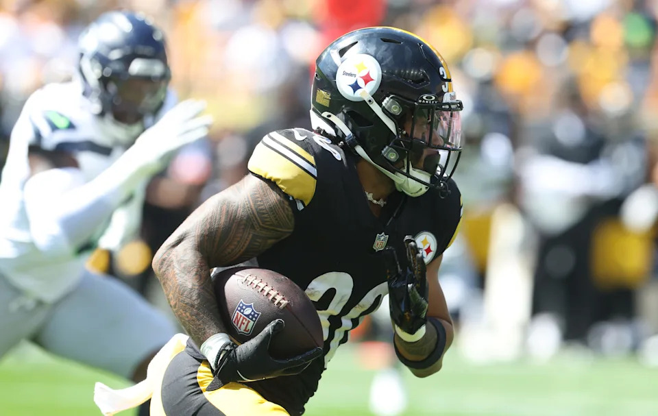 Sep 14, 2025; Pittsburgh, Pennsylvania, USA; Pittsburgh Steelers running back Jaylen Warren (30) runs the ball against the Seattle Seahawks during the first quarter at Acrisure Stadium. Mandatory Credit: Charles LeClaire-Imagn Images