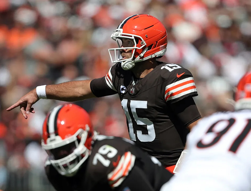 Cleveland Browns quarterback Joe Flacco (15) runs the offense during the first half of an NFL football game at Huntington Bank Field, Sept. 7, 2025, in Cleveland, Ohio.