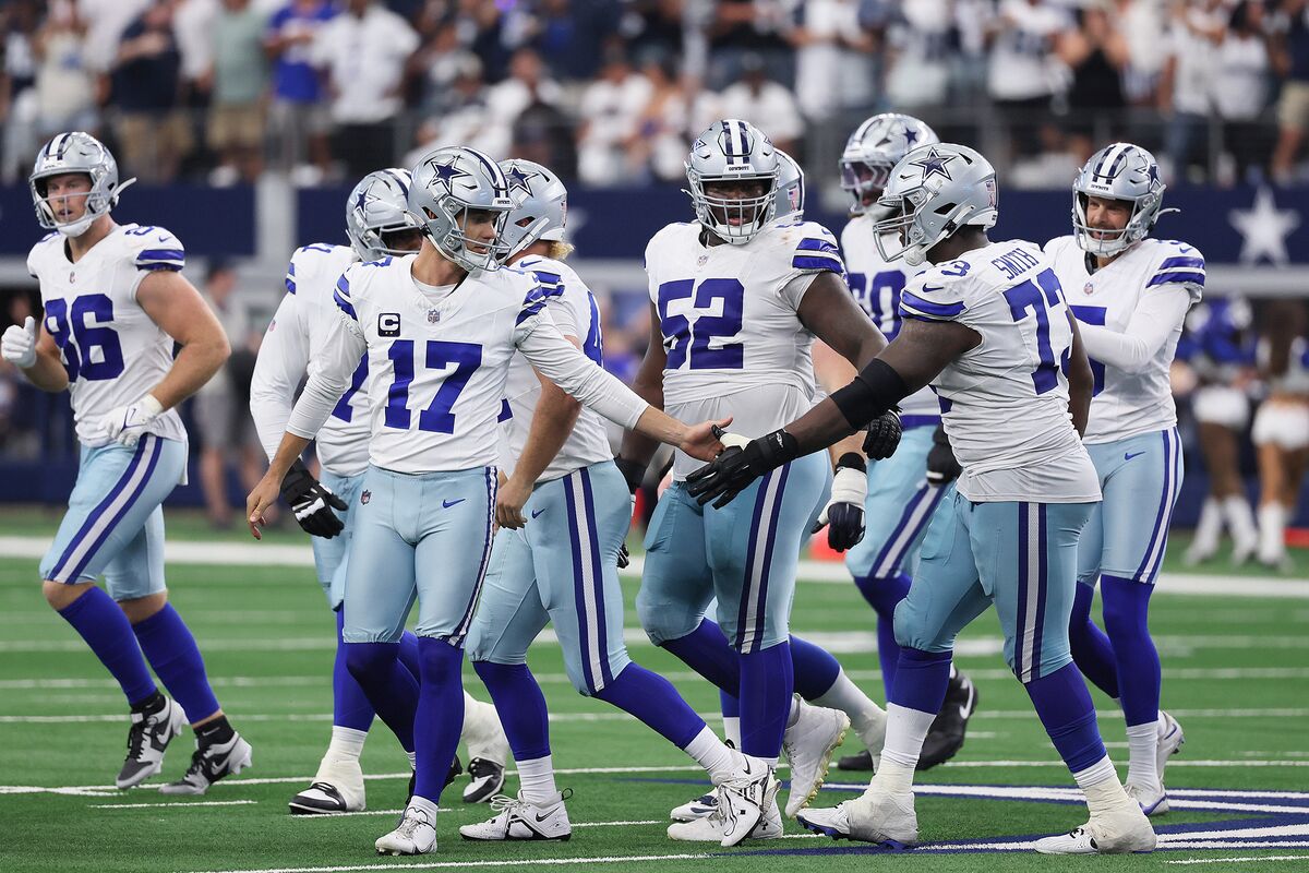 Jerry Jones Keeps Cowboys in the Family as PE Circles the NFL