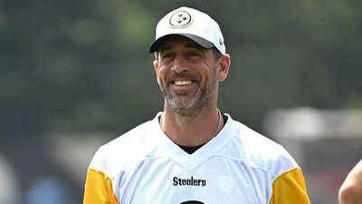 Will Aaron Rodgers play against the New England Patriots today? Latest injury update on the Pittsburgh Steelers’ quarterback