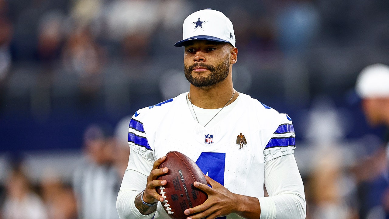 Dak Prescott reacts to Micah Parsons' Cowboys to Packers trade