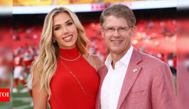 Chiefs heiress Gracie Hunt sets jetway ablaze in fiery red ahead of Brazil showdown | NFL News