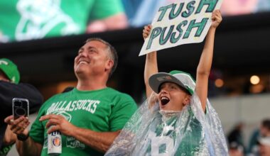 Micah Parsons vs Jerry Jones is over; Packers star's mom rushes to Philly in Cowboys colors - Watch