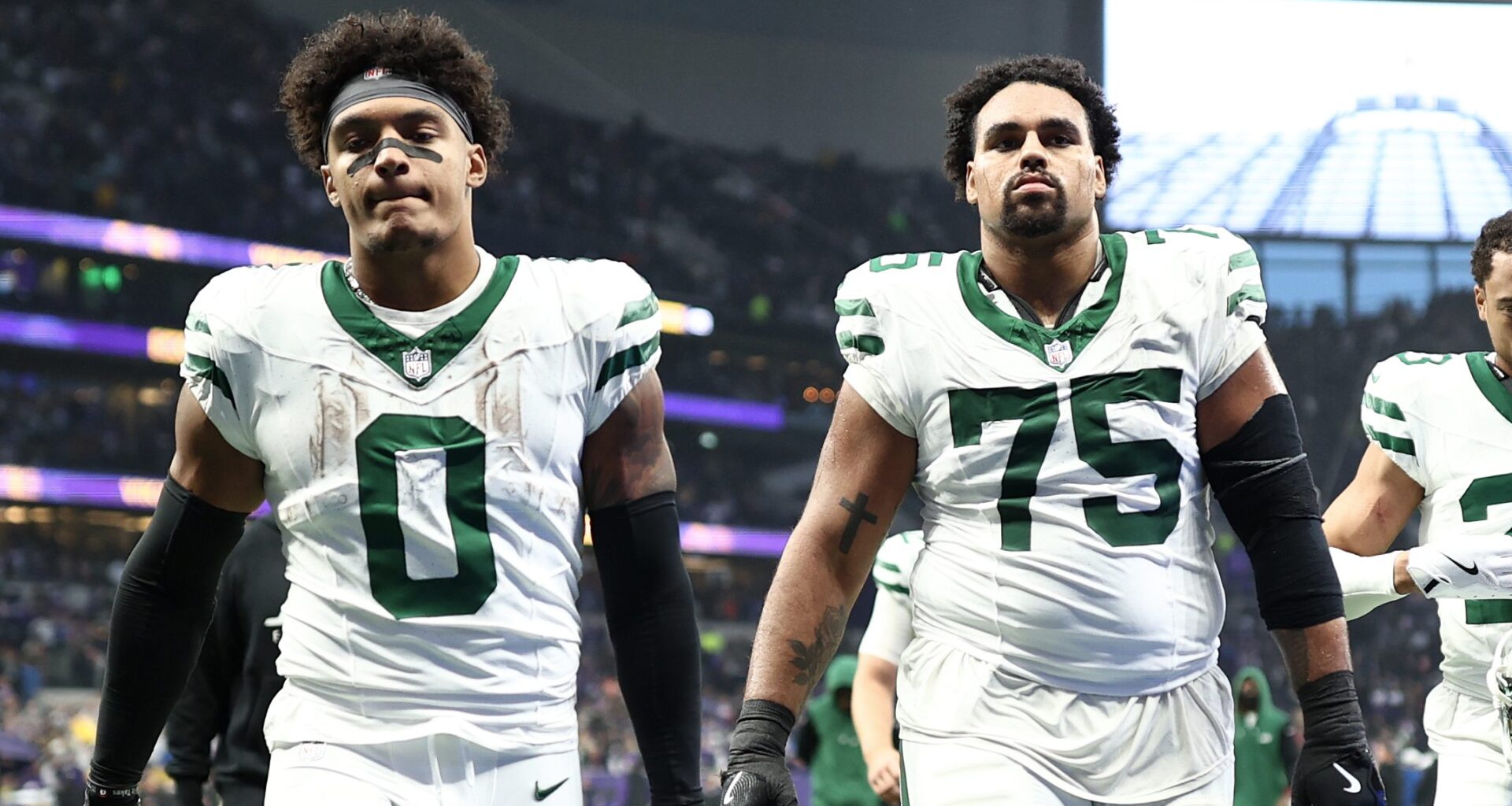 Jets Expected to Make Trade for OL After Alijah Vera-Tucker Injury